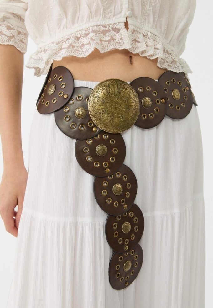 Ceinture cloutée avec plaque