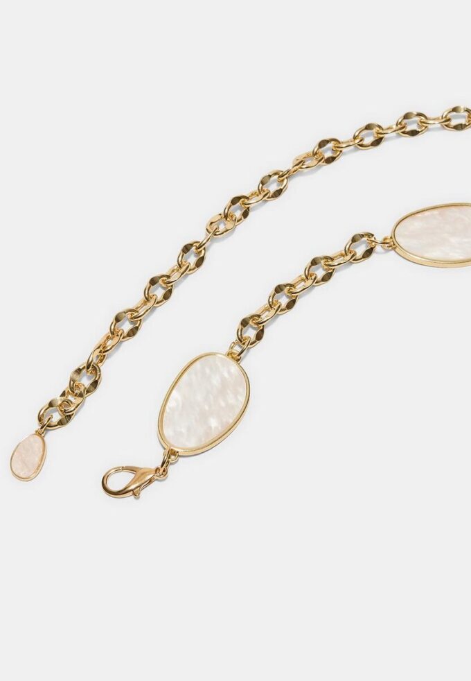 Ceinture en métal avec pierres colorées et chaîne