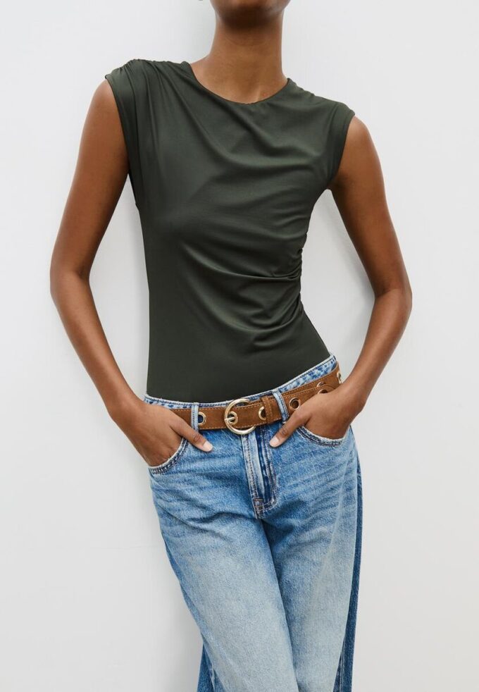 Ceinture à œillets métalliques