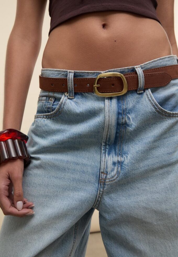 Ceinture surpiquée avec boucle asymétrique