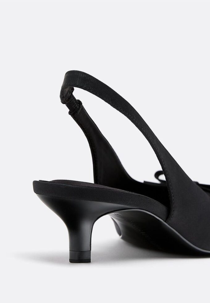 Chaussures à talons avec découpes Chaussures à talons avec découpes