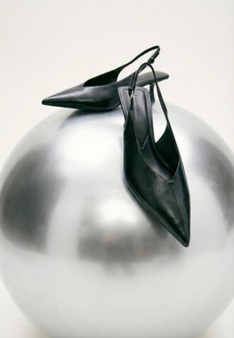 Chaussures à talons bobines et col en V