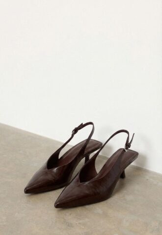 Chaussures à talons bobines et col en V