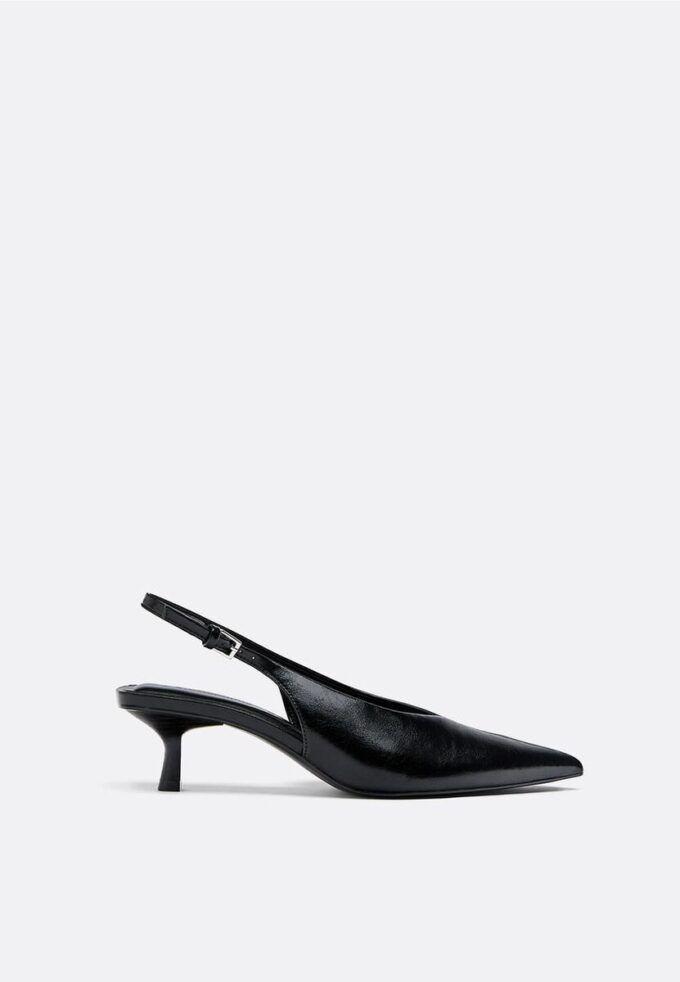 Chaussures à talons bobines et col en V