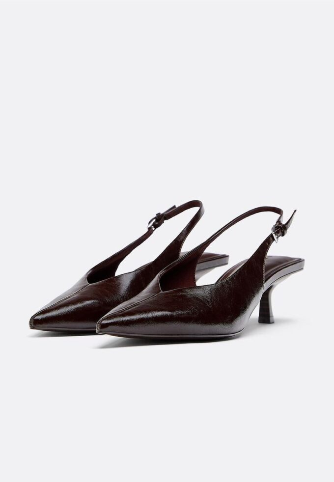 Chaussures à talons bobines et col en V