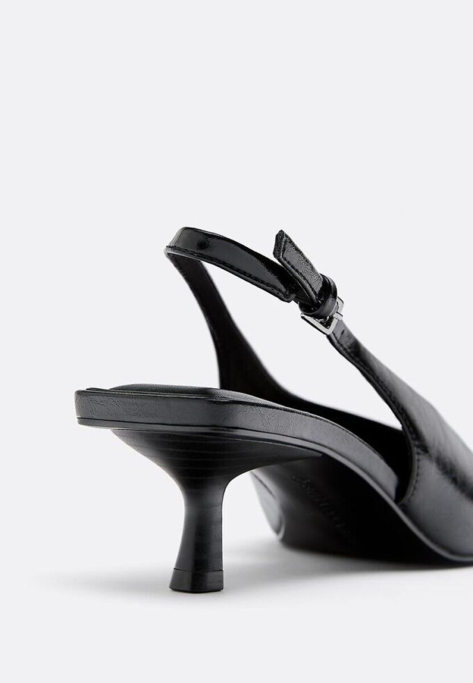 Chaussures à talons bobines et col en V