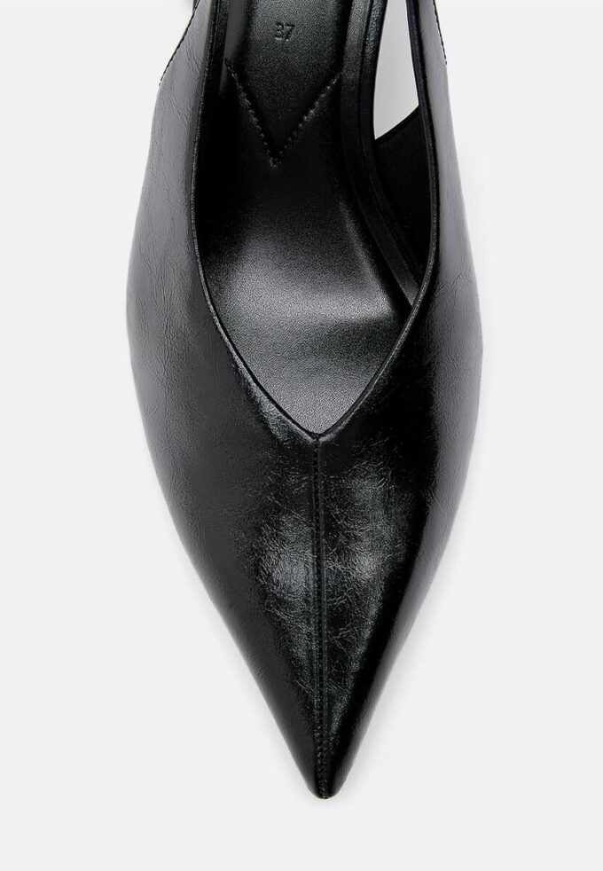 Chaussures à talons bobines et col en V