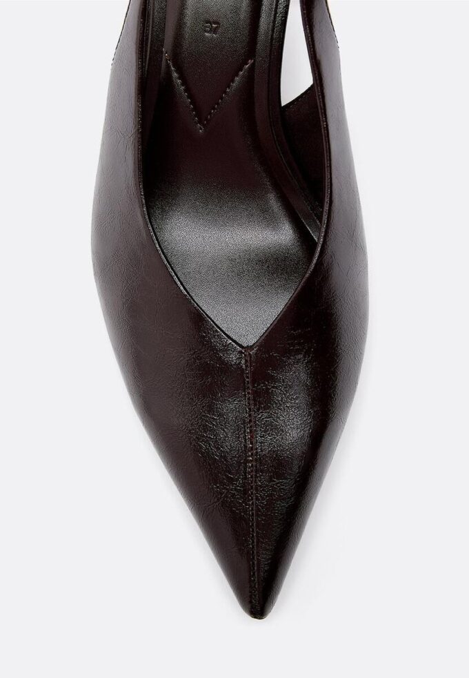 Chaussures à talons bobines et col en V