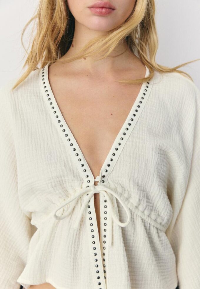 Chemise ajourée cloutée