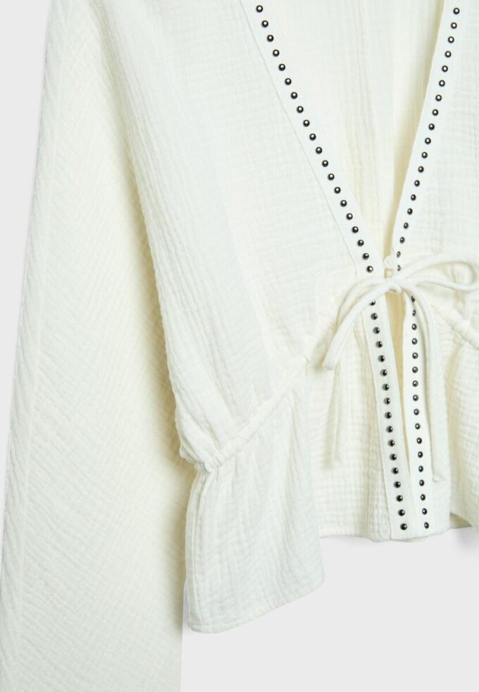 Chemise ajourée cloutée