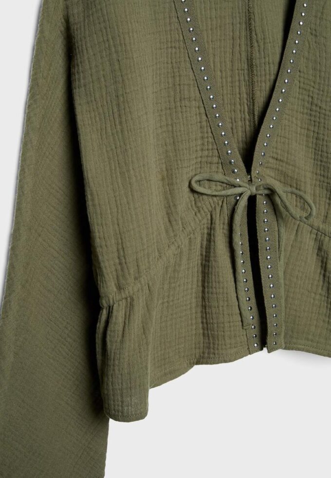 Chemise ajourée cloutée