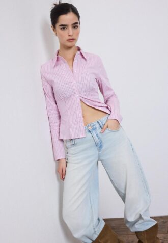 Chemise ajustée avec couture sous la poitrine