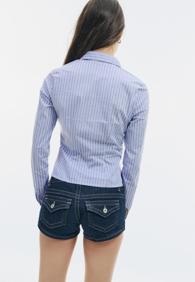 Chemise ajustée avec couture sous la poitrine