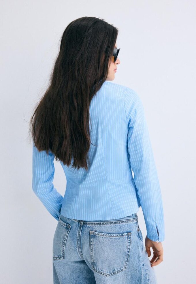 Chemise ajustée avec couture sous la poitrine