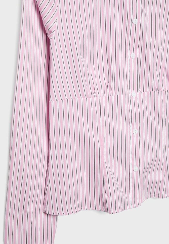 Chemise ajustée avec couture sous la poitrine