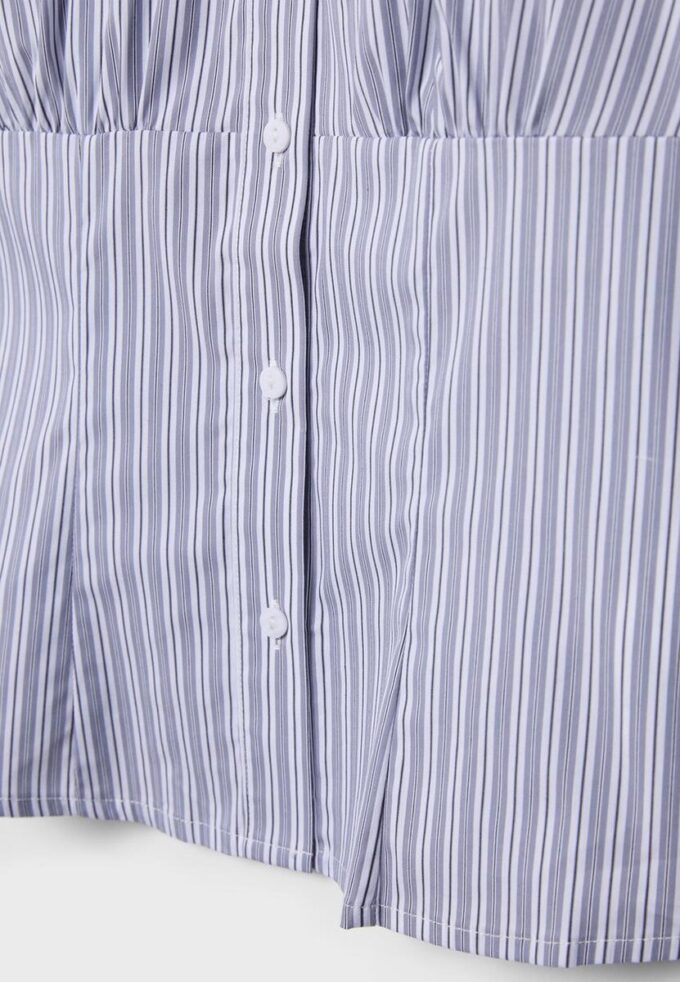 Chemise ajustée avec couture sous la poitrine