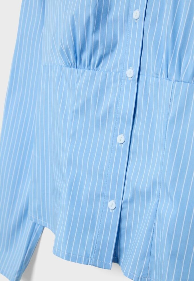 Chemise ajustée avec couture sous la poitrine