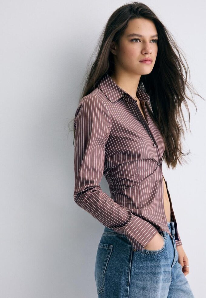 Chemise ajustée basique à rayures