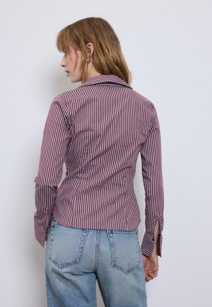 Chemise ajustée basique à rayures