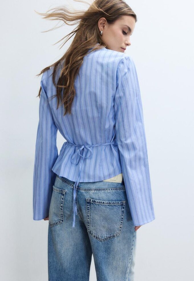 Chemise ajustée à nœud Chemise ajustée à nœud