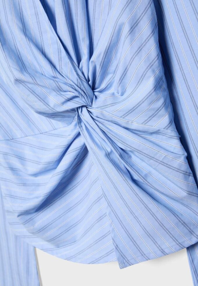 Chemise ajustée à nœud Chemise ajustée à nœud