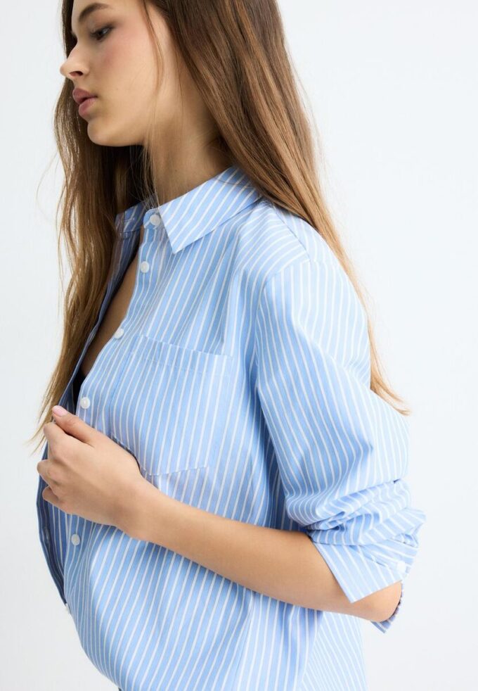 Chemise basique en popeline rayée avec poche