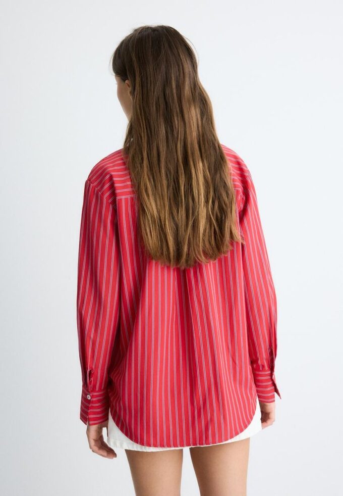 Chemise basique en popeline rayée avec poche