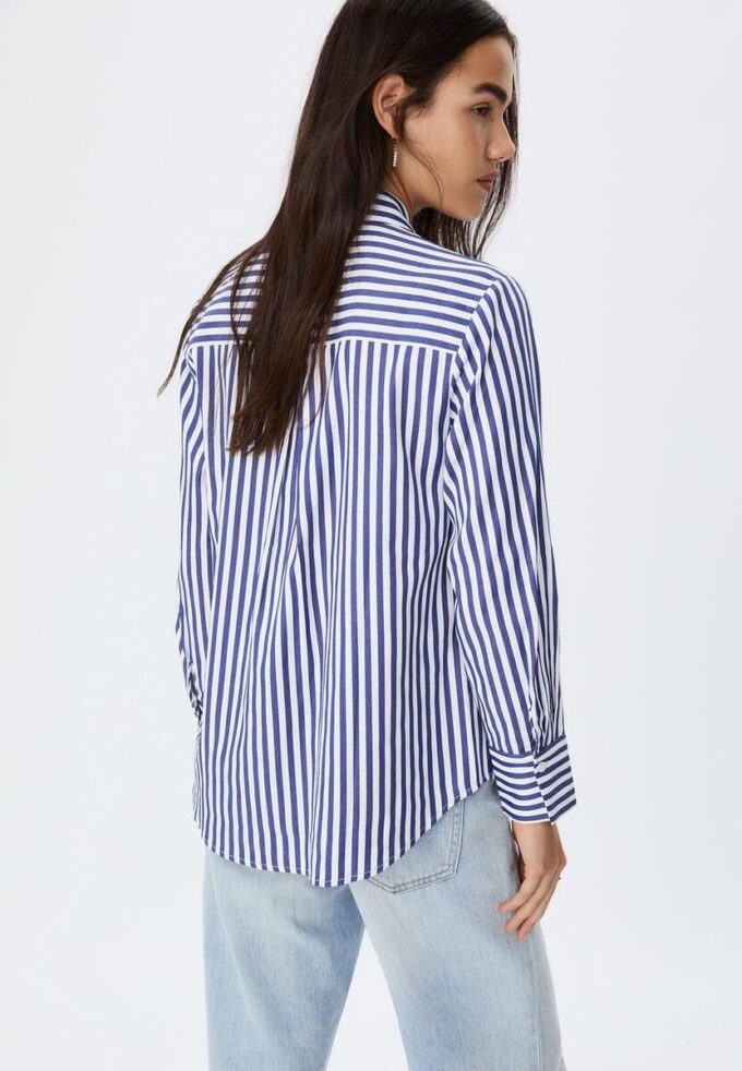 Chemise basique en popeline rayée avec poche