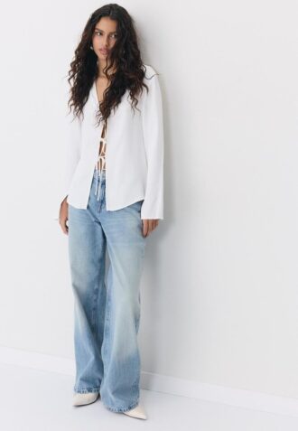 Chemise en satin avec liens Chemise en satin avec liens