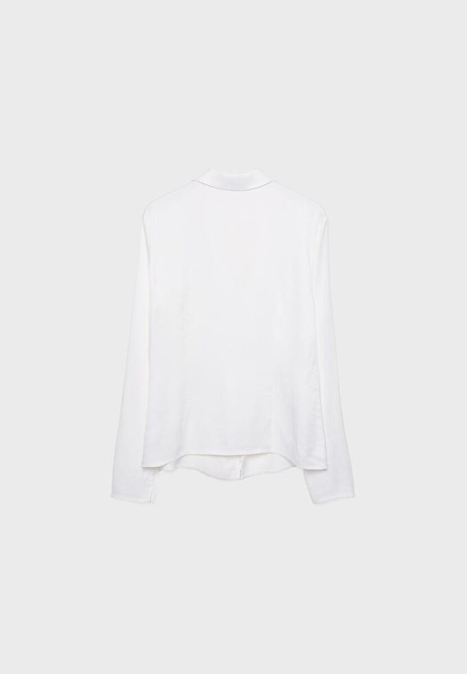 Chemise en satin avec liens