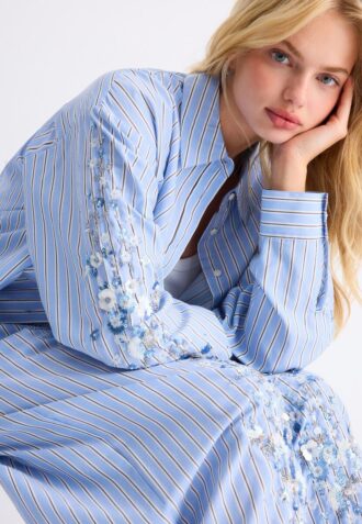 Chemise à manches brodées