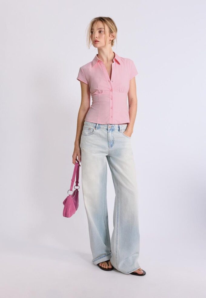 Chemise à manches courtes avec couture sous la poitrine Chemise à manches courtes avec couture sous la poitrine