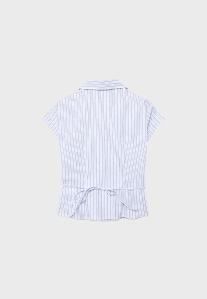 Chemise à manches courtes avec couture sous la poitrine Chemise à manches courtes avec couture sous la poitrine