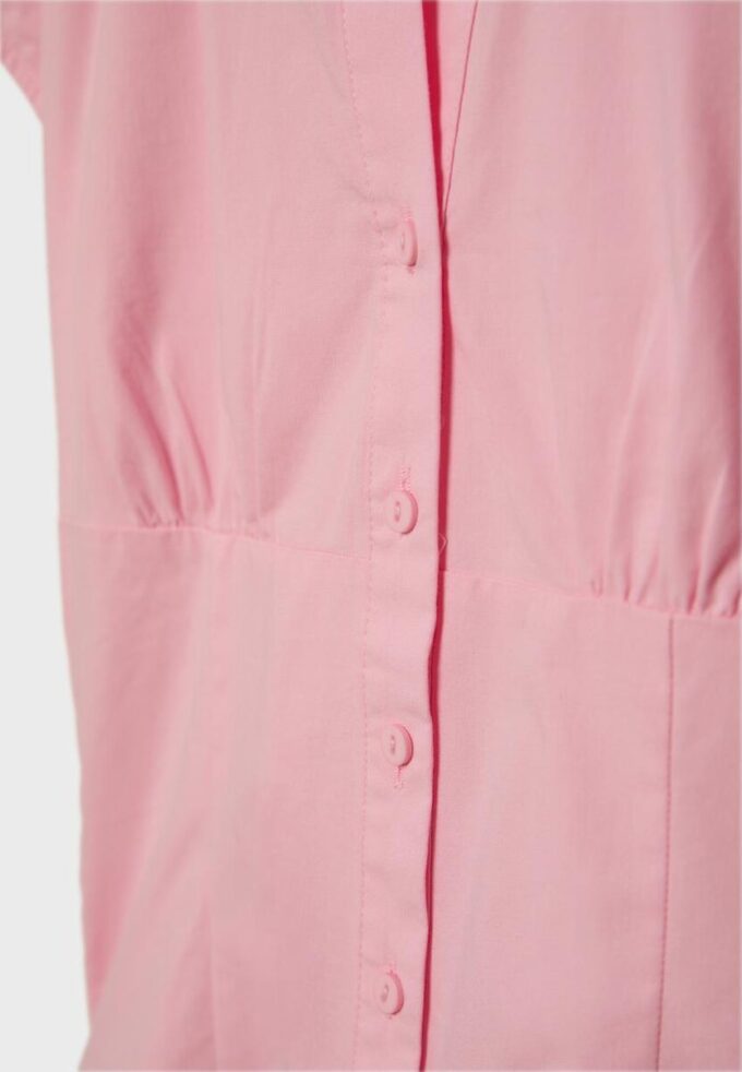 Chemise à manches courtes avec couture sous la poitrine Chemise à manches courtes avec couture sous la poitrine