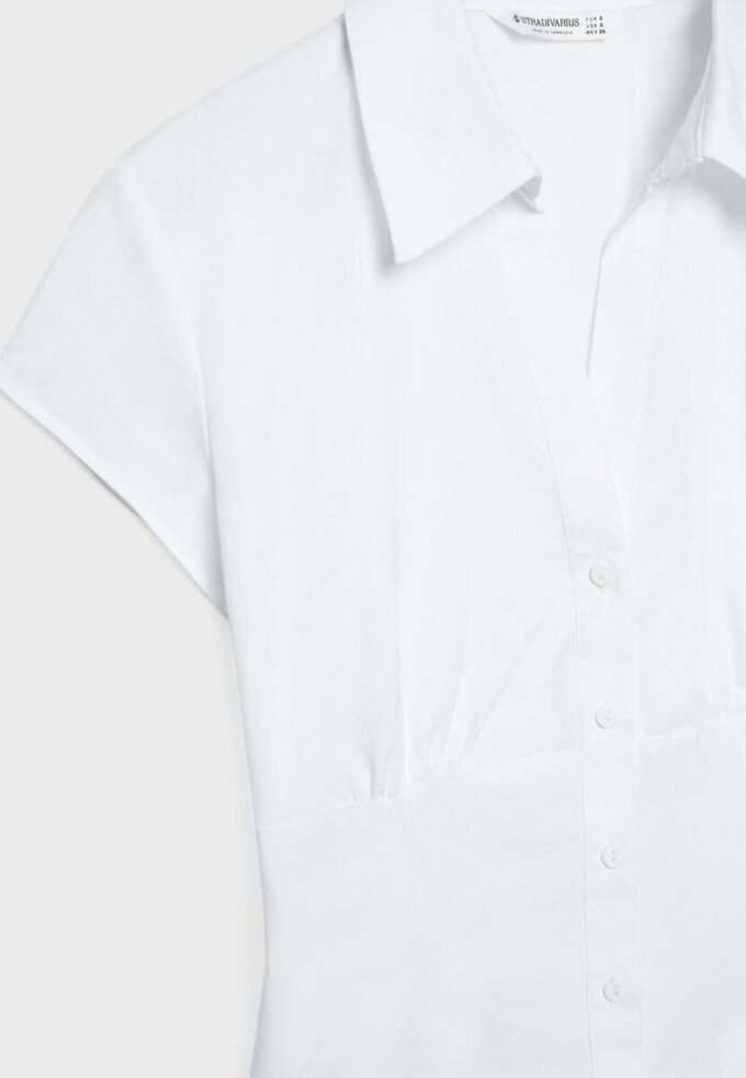 Chemise à manches courtes avec couture sous la poitrine Chemise à manches courtes avec couture sous la poitrine