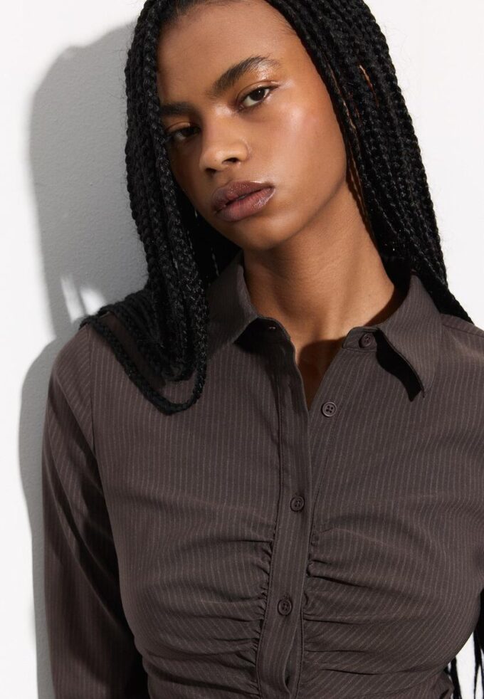 Chemise unie froncée