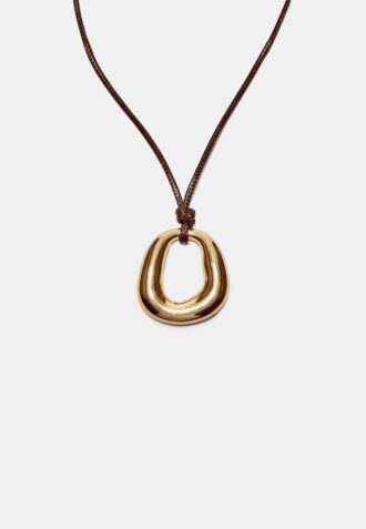 Collier à cordon avec breloque