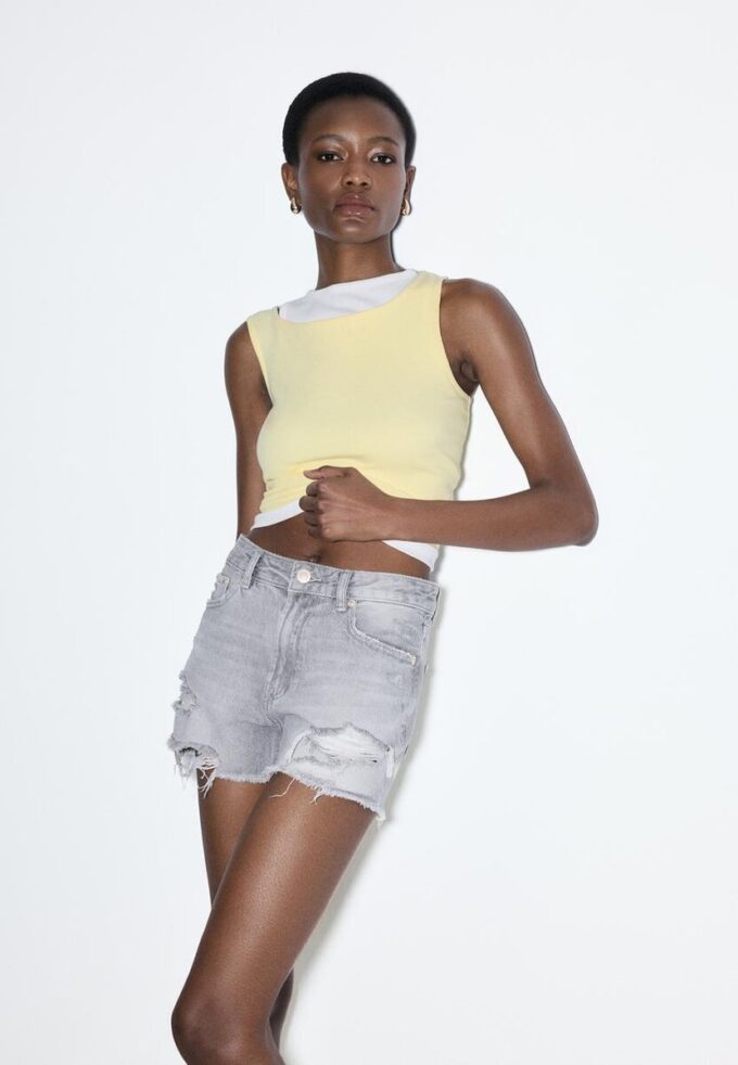 Court en denim déchiré D75 Court en denim déchiré D75