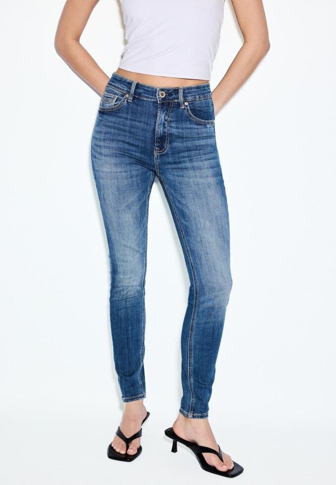 D07 Jean taille haute