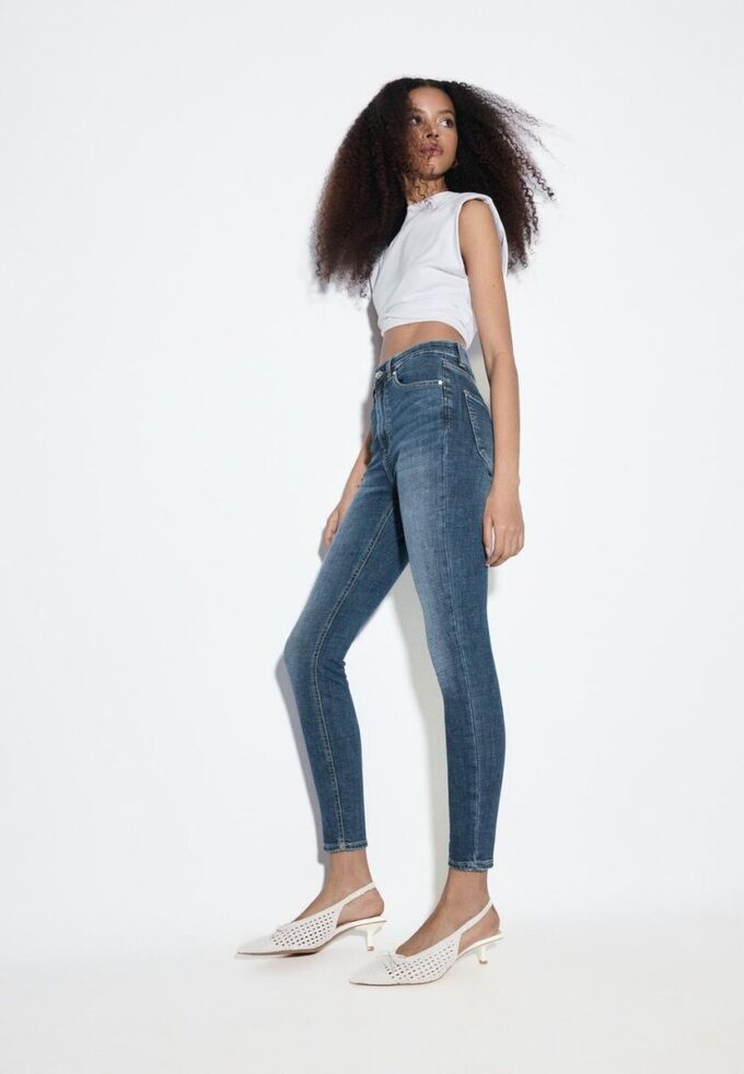D09 Jean skinny taille très haute