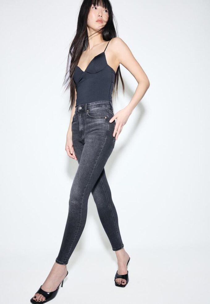 D09 Jean skinny taille très haute