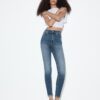 D09 Jean skinny taille très haute