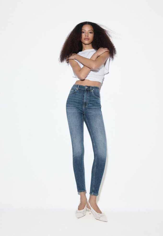 D09 Jean skinny taille très haute