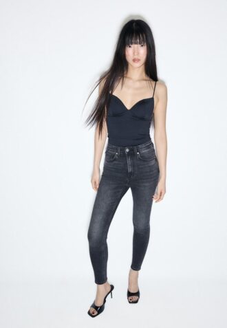 D09 Jean skinny taille très haute