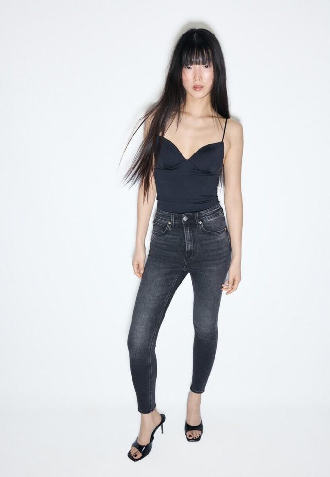 D09 Jean skinny taille très haute