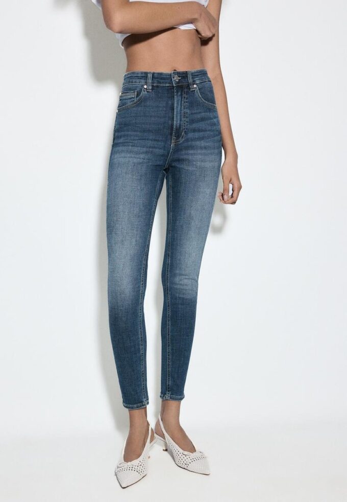 D09 Jean skinny taille très haute