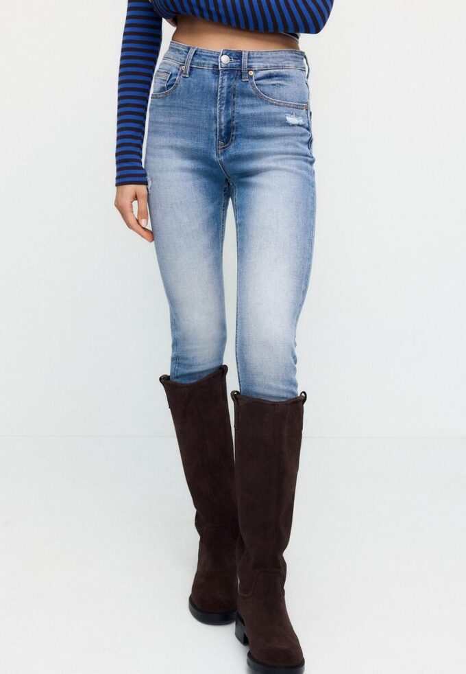 D09 Jean skinny taille très haute