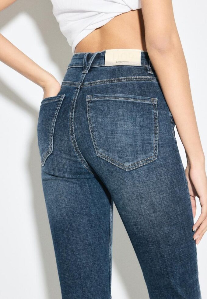 D09 Jean skinny taille très haute