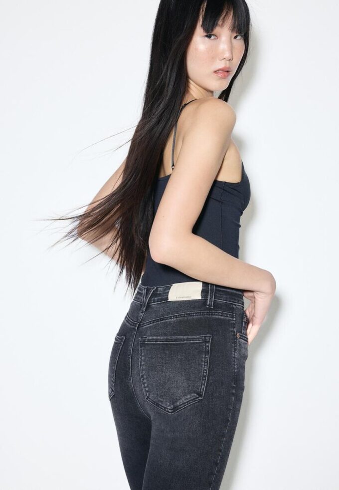 D09 Jean skinny taille très haute