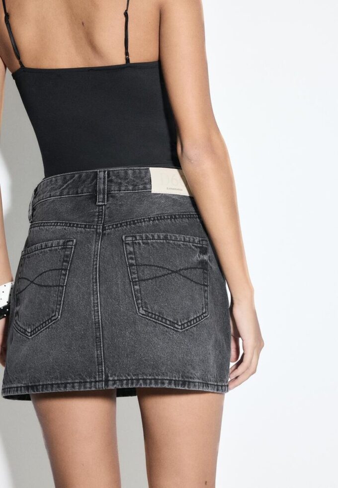 D60 Mini-jupe en denim basique D60 Mini-jupe en denim basique